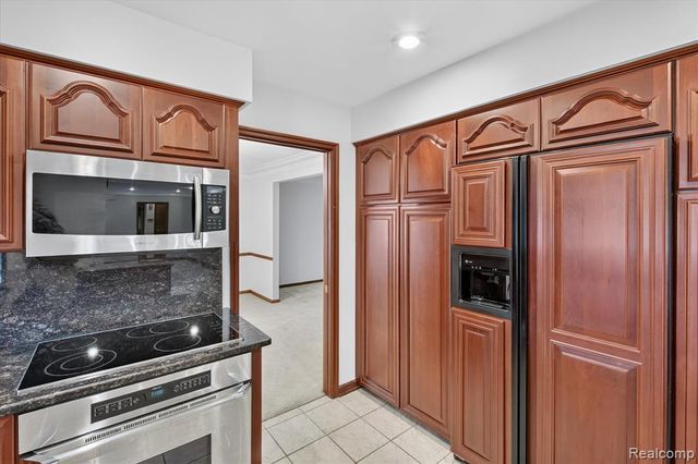 8940 Sarah Lane, Grosse Ile, MI 48138