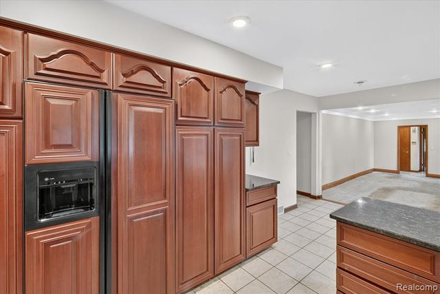 8940 Sarah Lane, Grosse Ile, MI 48138