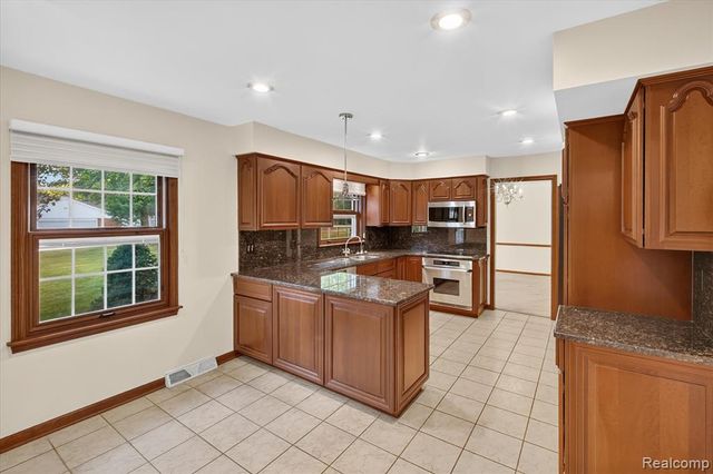 8940 Sarah Lane, Grosse Ile, MI 48138