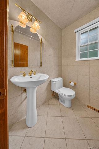 8940 Sarah Lane, Grosse Ile, MI 48138