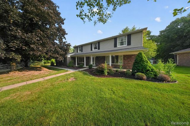 8940 Sarah Lane, Grosse Ile, MI 48138