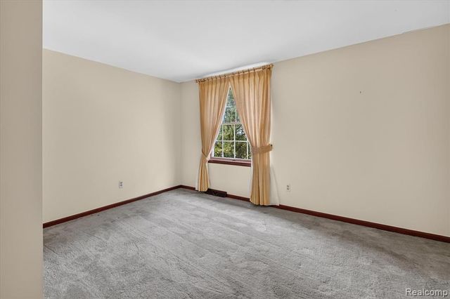 8940 Sarah Lane, Grosse Ile, MI 48138