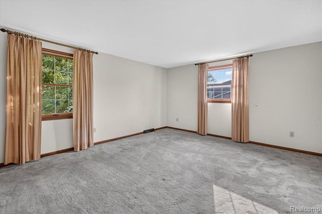 8940 Sarah Lane, Grosse Ile, MI 48138