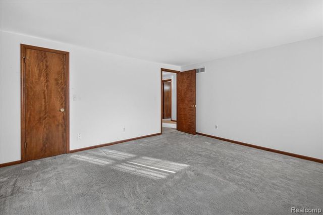 8940 Sarah Lane, Grosse Ile, MI 48138