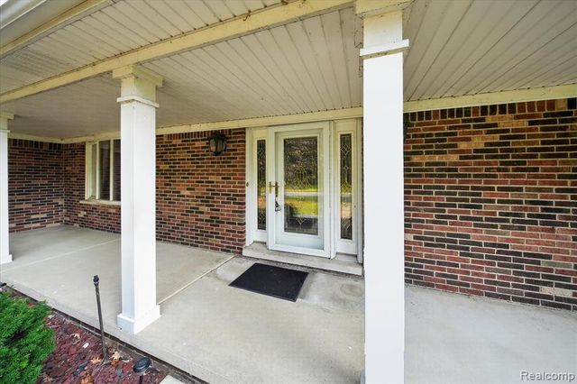 8940 Sarah Lane, Grosse Ile, MI 48138