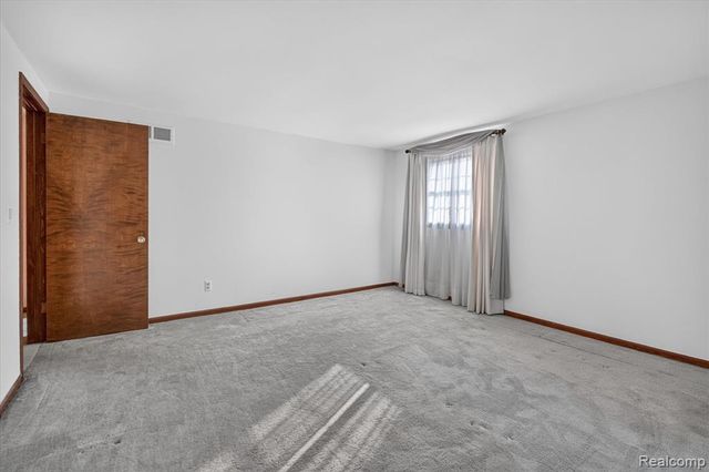 8940 Sarah Lane, Grosse Ile, MI 48138