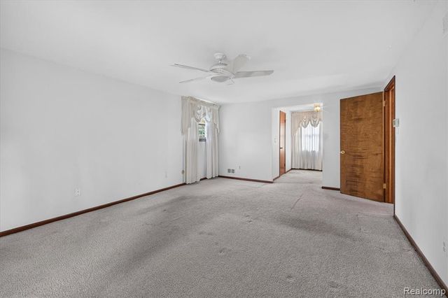 8940 Sarah Lane, Grosse Ile, MI 48138