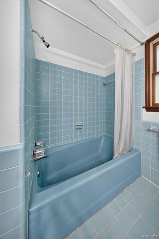 8940 Sarah Lane, Grosse Ile, MI 48138