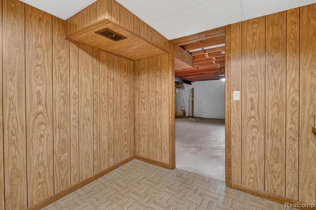 8940 Sarah Lane, Grosse Ile, MI 48138