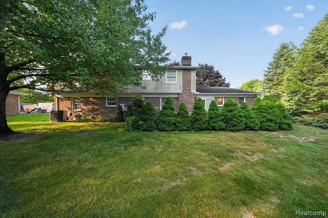 8940 Sarah Lane, Grosse Ile, MI 48138