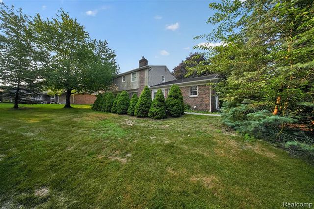 8940 Sarah Lane, Grosse Ile, MI 48138
