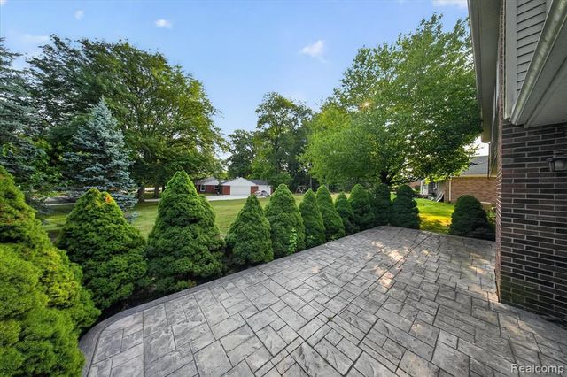 8940 Sarah Lane, Grosse Ile, MI 48138