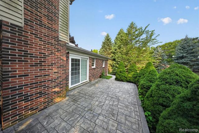 8940 Sarah Lane, Grosse Ile, MI 48138