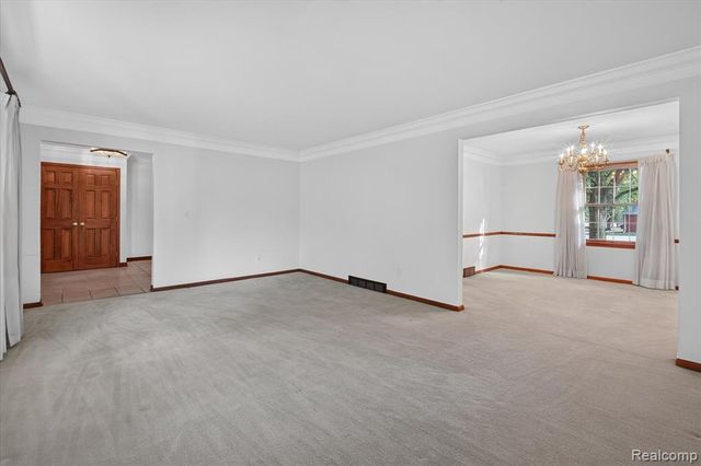 8940 Sarah Lane, Grosse Ile, MI 48138
