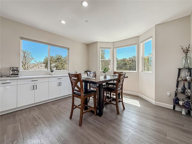946 Warwick, Thousand Oaks, CA 91360
