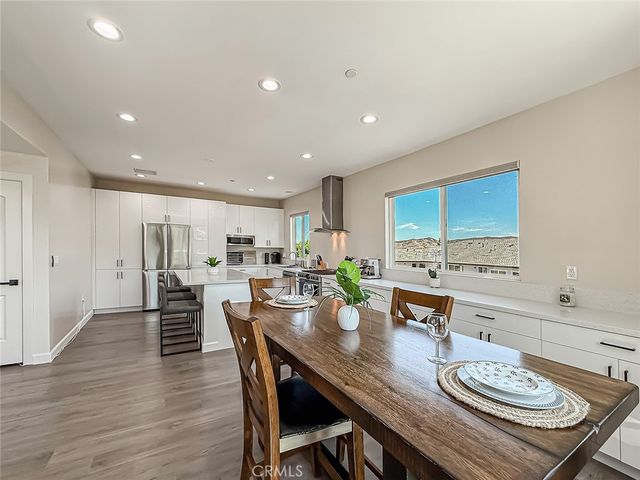 946 Warwick, Thousand Oaks, CA 91360