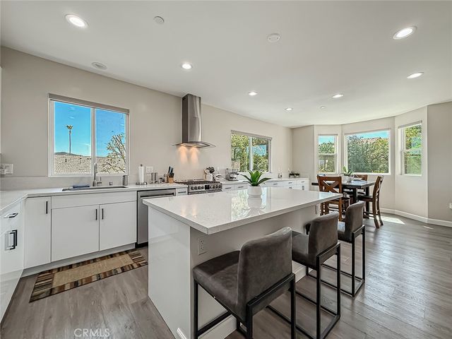 946 Warwick, Thousand Oaks, CA 91360