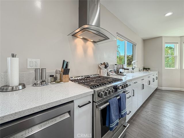 946 Warwick, Thousand Oaks, CA 91360