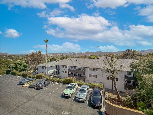 946 Warwick, Thousand Oaks, CA 91360