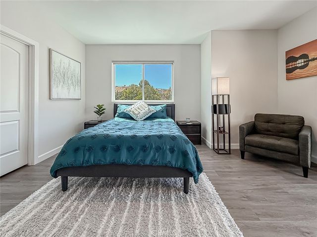 946 Warwick, Thousand Oaks, CA 91360