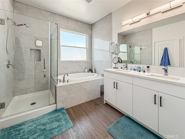 946 Warwick, Thousand Oaks, CA 91360