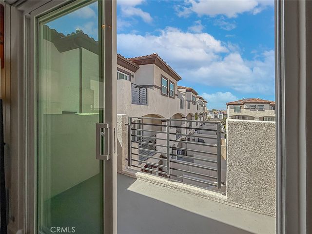 946 Warwick, Thousand Oaks, CA 91360
