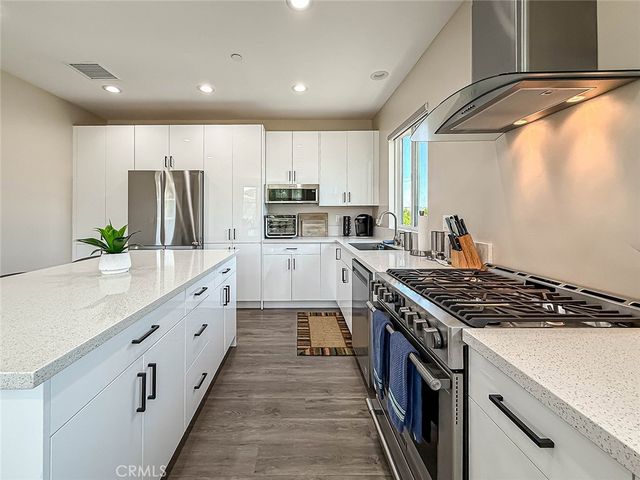 946 Warwick, Thousand Oaks, CA 91360