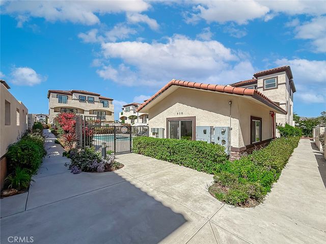946 Warwick, Thousand Oaks, CA 91360