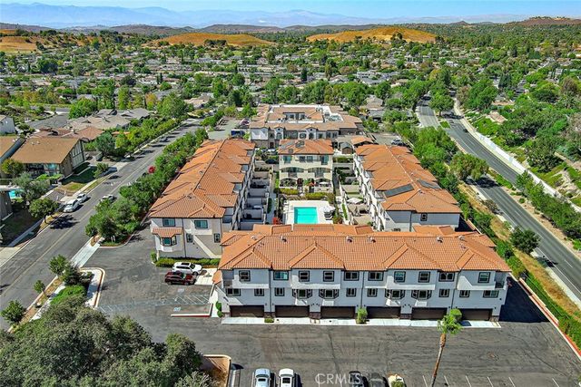 946 Warwick, Thousand Oaks, CA 91360