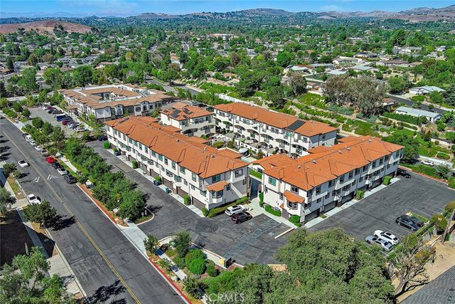 946 Warwick, Thousand Oaks, CA 91360