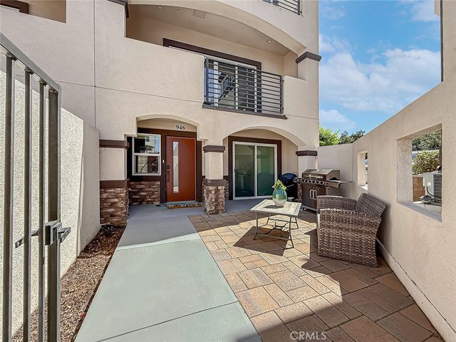 946 Warwick, Thousand Oaks, CA 91360