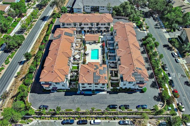 946 Warwick, Thousand Oaks, CA 91360