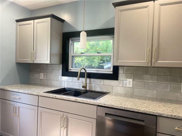 414 Argonne Dr, New Kensington, PA 15068