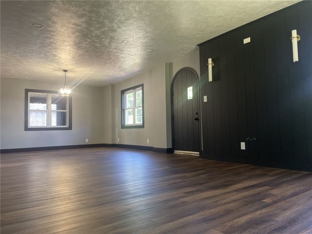 414 Argonne Dr, New Kensington, PA 15068