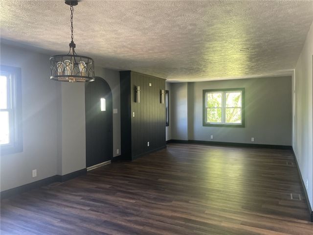 414 Argonne Dr, New Kensington, PA 15068