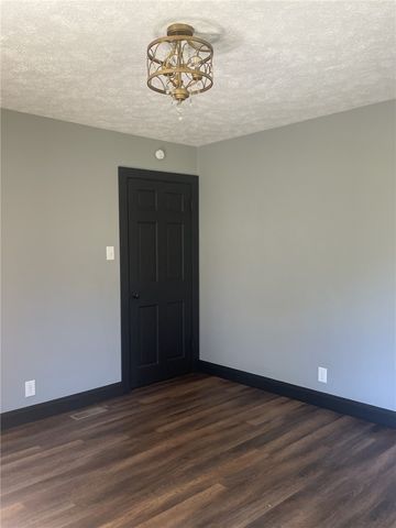 414 Argonne Dr, New Kensington, PA 15068