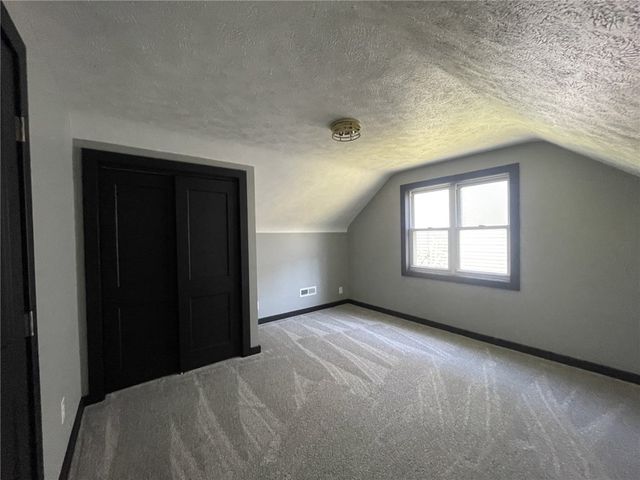 414 Argonne Dr, New Kensington, PA 15068