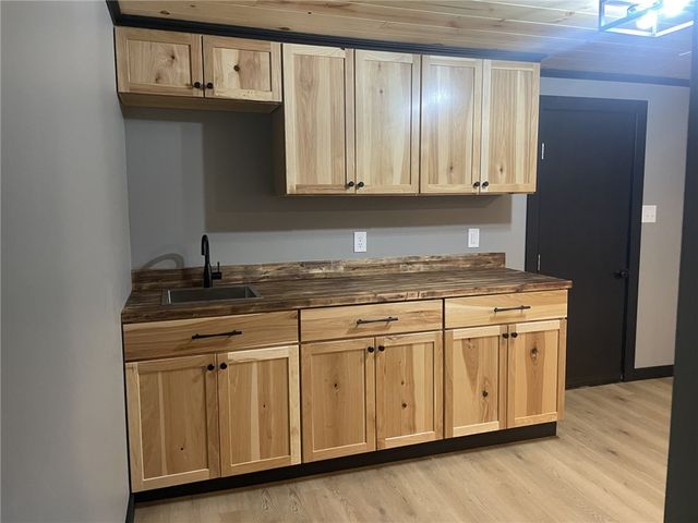 414 Argonne Dr, New Kensington, PA 15068