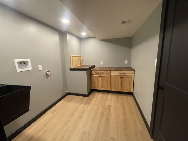 414 Argonne Dr, New Kensington, PA 15068