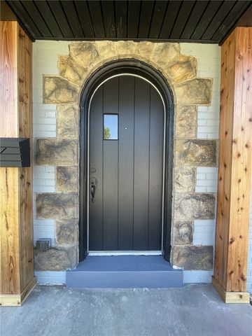 414 Argonne Dr, New Kensington, PA 15068