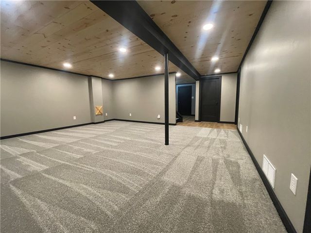 414 Argonne Dr, New Kensington, PA 15068