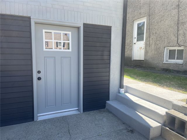 414 Argonne Dr, New Kensington, PA 15068