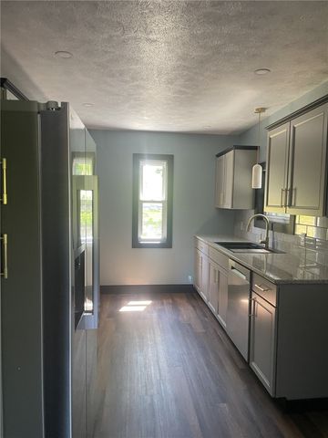 414 Argonne Dr, New Kensington, PA 15068