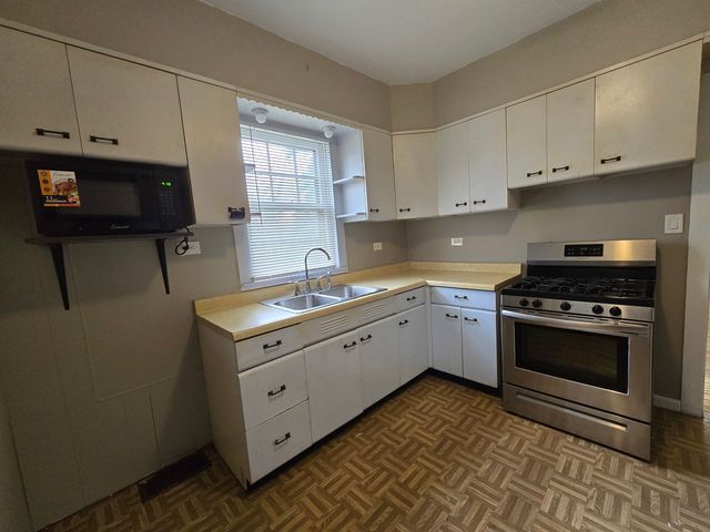 249 E Park Boulevard 1, Villa Park, IL 60181