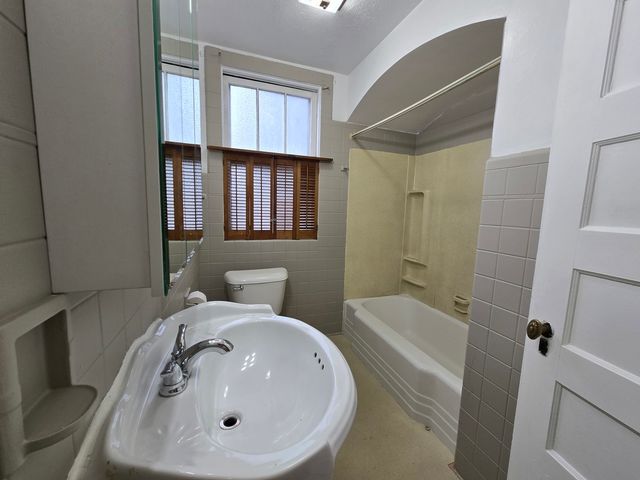 249 E Park Boulevard 1, Villa Park, IL 60181