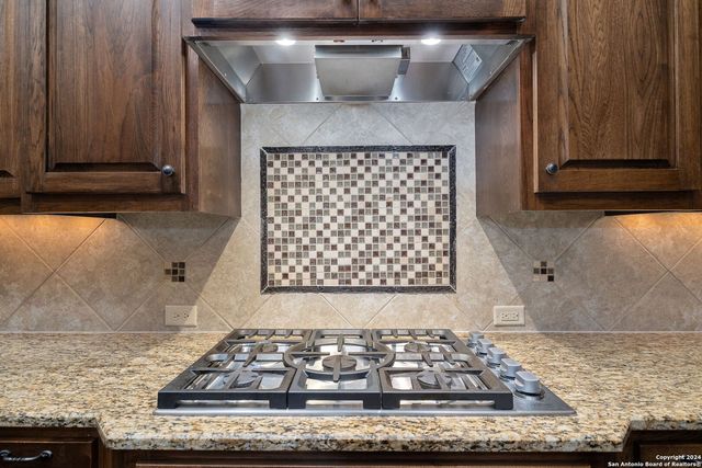 1148 Mission Way, Canyon Lake, TX 78133