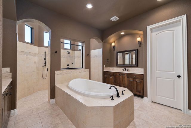 1148 Mission Way, Canyon Lake, TX 78133