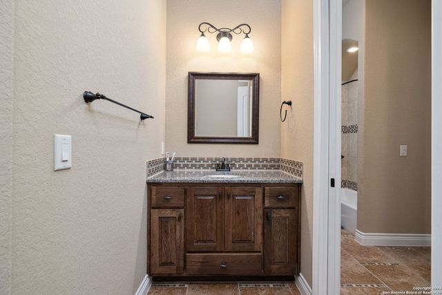 1148 Mission Way, Canyon Lake, TX 78133