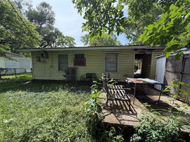 1402 Houghton Road, Dallas, TX 75217
