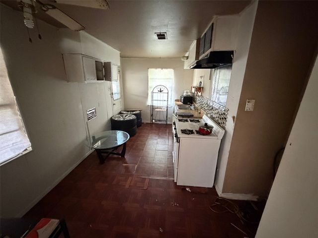 1402 Houghton Road, Dallas, TX 75217